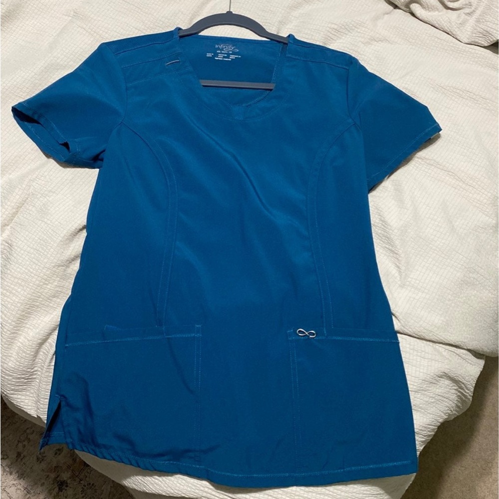 Cherokee Infinity Scrub Top XS SOLD